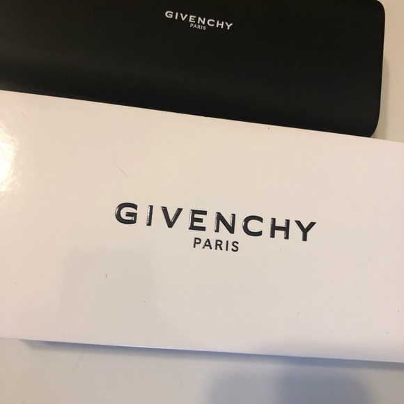 Authentic 🎉NEW🎉Givenchy black sunglasses w/ case - Picture 11 of 12